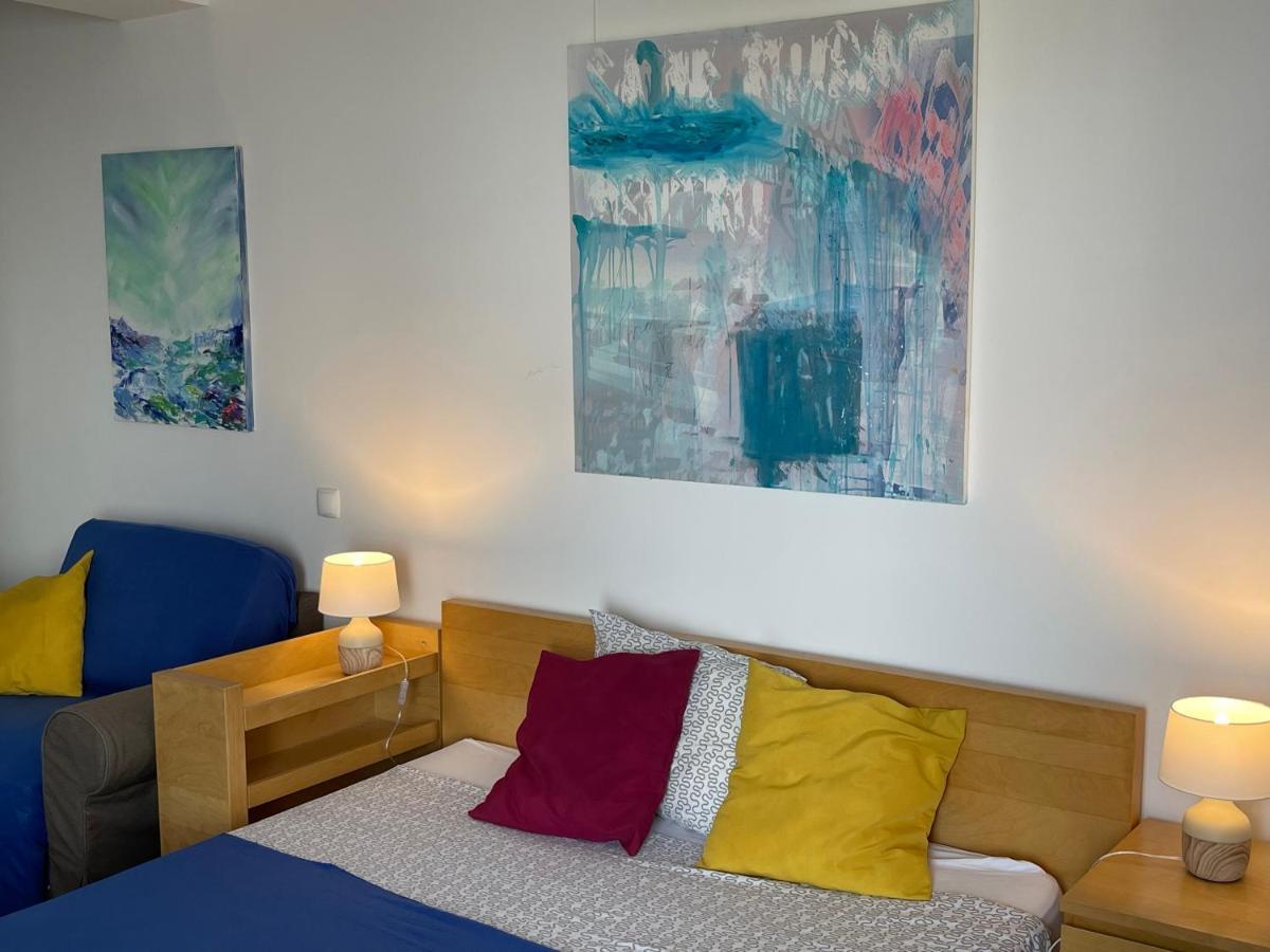 Apartment Happiness By Nicole Jutka, Visual Artist Olimp Luaran gambar